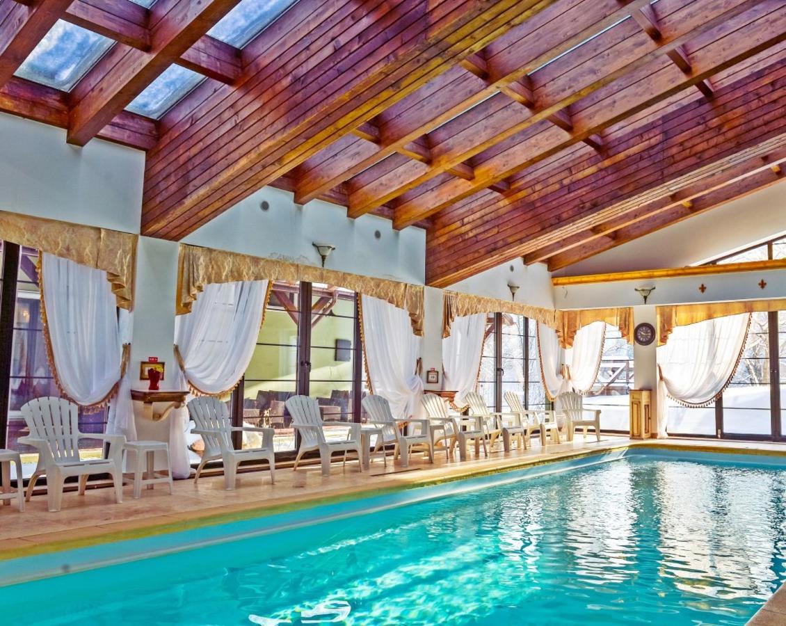 Emire Boutique Hotel Zarnesti Exterior photo