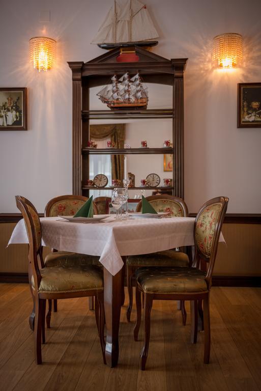 Emire Boutique Hotel Zarnesti Exterior photo