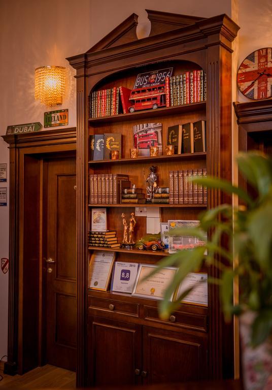 Emire Boutique Hotel Zarnesti Exterior photo