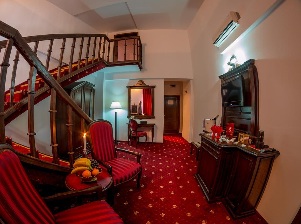Emire Boutique Hotel Zarnesti Exterior photo